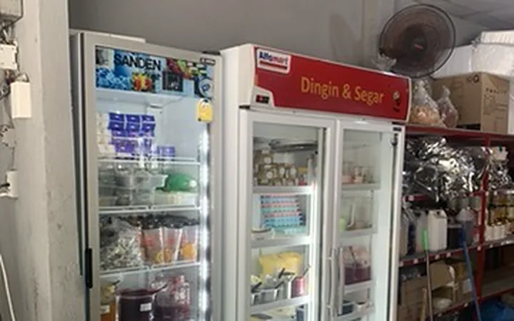 Tủ mát cửa kính 1 cánh Sanden bảo quản đồ uống và nguyên liệu trong cửa hàng nhỏ